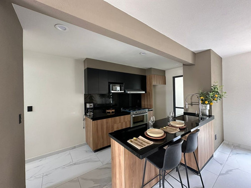 Casa De Lujo En Venta Entre El Refugio Y Zibatá, Oportunidad !!