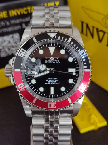 Relógio Masc Invicta Pro Diver 42mm Modelo 43983 Automático Correia Prateado Bisel Vermelho Fundo Preto
