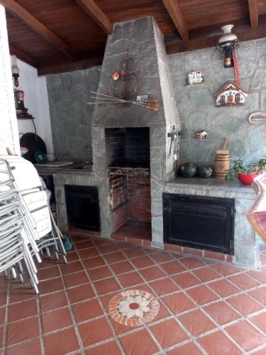 Vendo Preciosa Casa Con Piscina En La Boyera. 510 M2