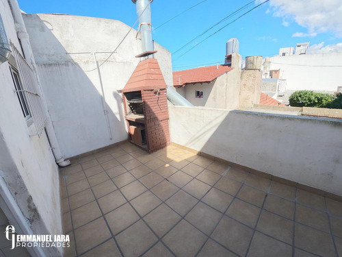 En Alquiler | Ph 4 Ambientes A La Calle