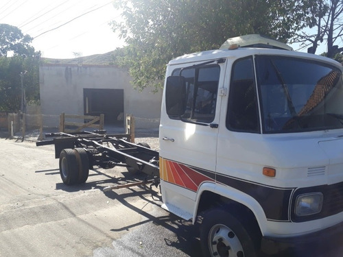Imagem 3 de 7 de Mercedes Bens 608