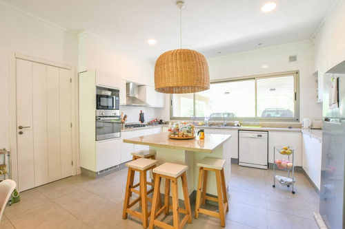 Casa De 5 Dormitorios En Venta Con Pileta - Barrio Cerrado - Aldea