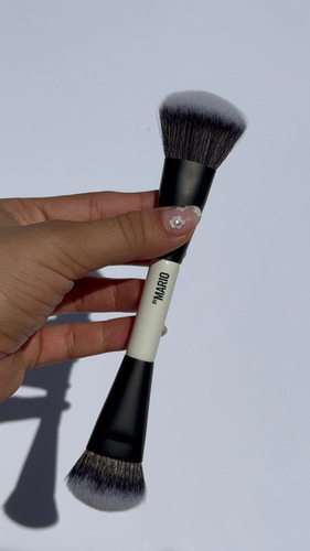 Makeup By Mario Brocha F4 Dual-ended Foundation Face Brush Color Blanco Y Negro