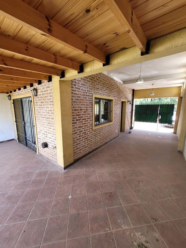 Imagen 11 de 14 de En Venta! Hermosa Propiedad De 2 Plantas Con Jardin En Moreno - Sobre Calle General Guido Al 1800