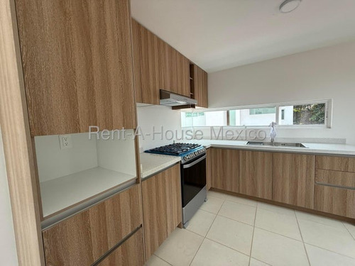 Santa Rosa Jauregui. Venta - Casa De 1 Nivel Con 3 Recámaras Y Área De Tv