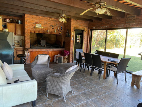 Gran Casa En Lomas De La Tahona