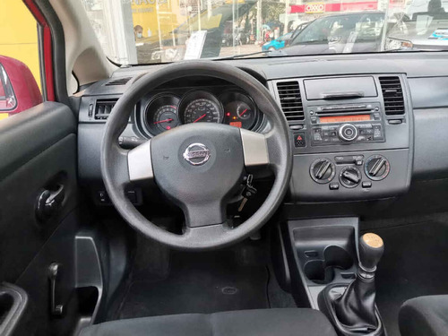 Imagen 13 de 15 de Nissan Tiida 2012 4p Sedan Comfort 6vel A/a