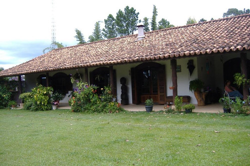 Chácara De 37.000m² Com 3 Casas Em Caçapava - Ch-1850