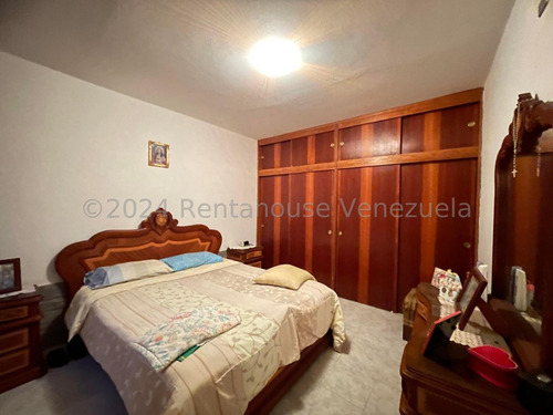 Casa Residencial Y Comercial En Venta Con Apartamento Anexo En Segundo Nivel Local Comercial A Pie De Calle Av 10 Diciembre Estef 25-7916