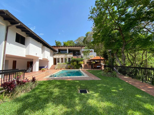 Imagen 2 de 8 de Se Vende Casa 2030m² 5h/6b/6p Cerro Verde
