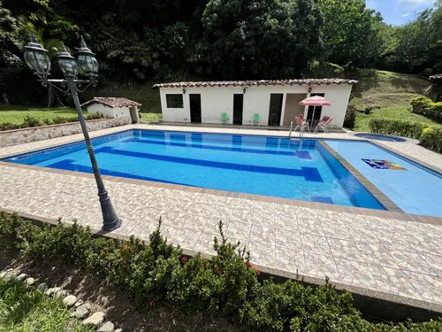 Finca Exclusiva En San Jerónimo Con Piscina Y Amplios Espacios