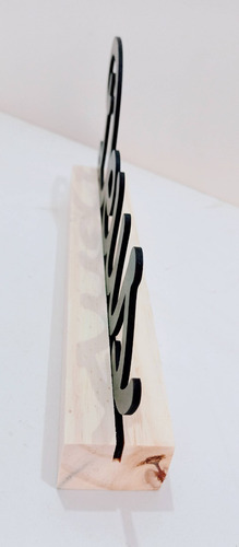 Imagem 6 de 7 de Enfeite Decorativo Palavra Deus Mdf Preto Com Base De Pinus
