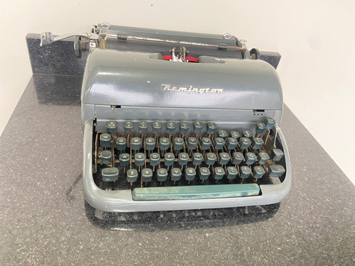 Antiga Máquina De Escrever Remington - Funcionando