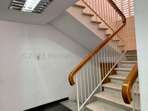 Casa Comercial En Venta En Chuao A Pie De Calle Angela Tocho