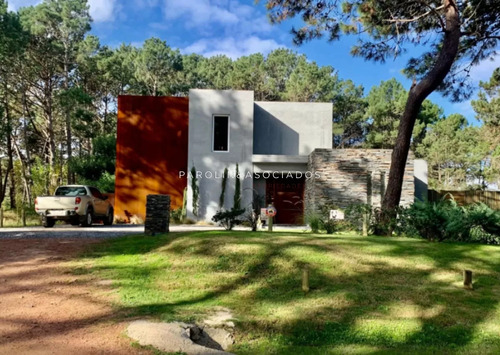 Casa En Venta De 4 Dormitorios En Montoya, Punta Del Este.