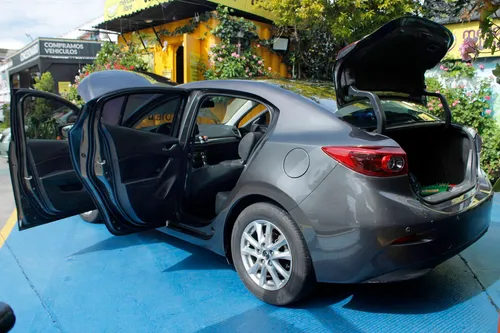 Mazda 3 2.0 Touring