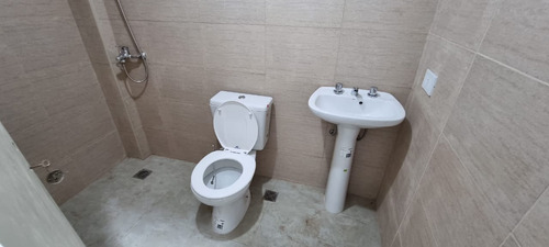Alquilo En Palomar Departamento De 1 Ambiente 2do Piso F: 9345