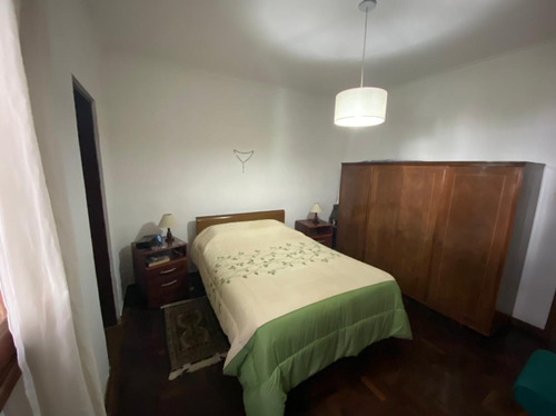 Casa En Venta 2 Dormitorios Y Parque. La Plata