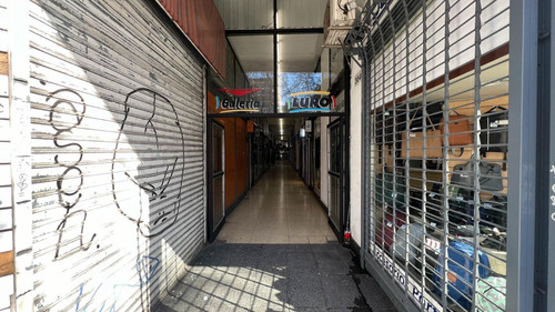 Local En Mar Del Plata En Galería Sobre Av Pedro Luro 3000