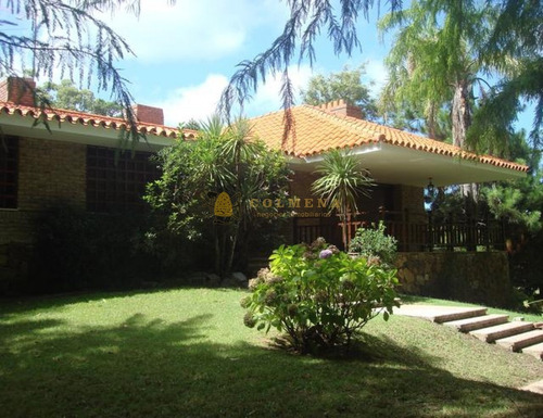 Hermosa Casa En Solanas. A 2 Cuadras De La Playa- Ref: 3979