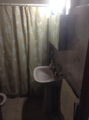 Imagen 6 de 18 de Propiedad De 4 Ambientes En 2 Plantas - Excelente Ubicacion - Lanus Oeste