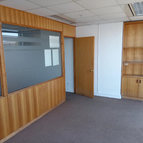 Oficina Central 60 M2 En Edificio Con Estacionamiento