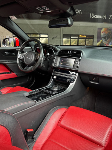 Jaguar XE 2.0 Turbocharged R-Sport Aut.