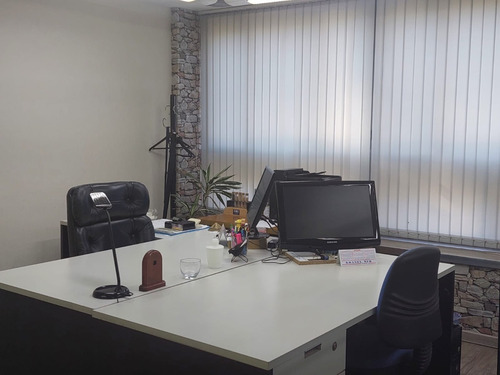 Oficinas , Piso Completo 297 Mts, Frente A Plaza Roma
