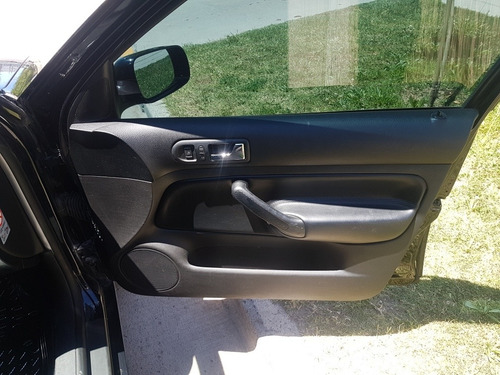 Volkswagen Bora 1.8 Highline T 180cv Cuero 2014