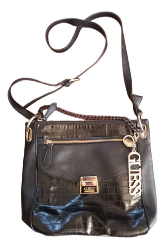 Cartera Usada Guess Con Detalles Negra