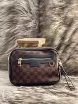 Love Bags Criciúma - NECESSAIRE LOUIS VUITTON - Primeira linha. . TAM P, M  e G . VÍDEO NOS DESTAQUES . FRETE GRÁTIS NAS COMPRAS A CIMA DE 250,00. .  NAS COMPRAS