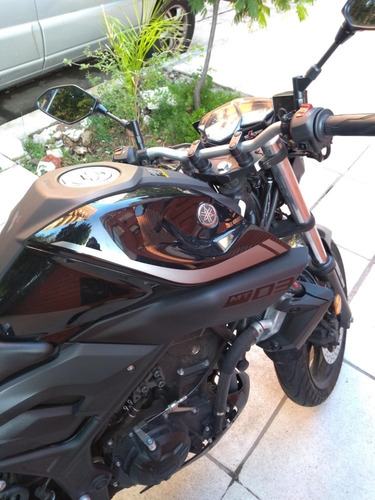 Yamaha Mt 03, Negra.