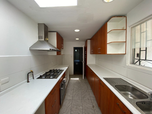 Rebajada Casa Patrimonal Remodelada 5d/3b/1bod/est