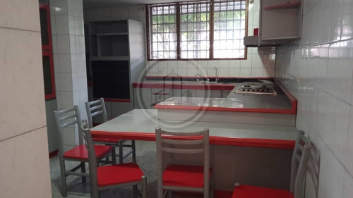 Hermosa Casa Céntrica Ideal Para Proyecto Comercial En La Urbanización Los Caobos. 002jsc