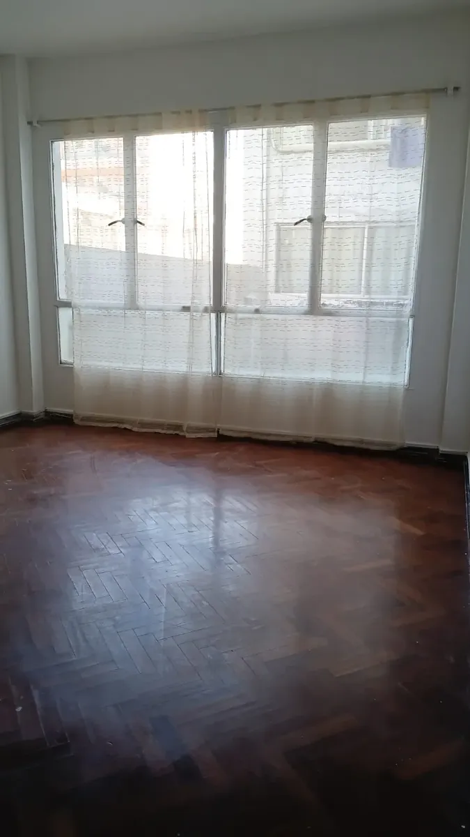 Monoambiente Idóneo Para Máximo Dos Personas Ubicado En Buen Punto Del Centro Garantía Aseguradora Ó Anda +honorarios De Agente Inmobiliario · Foto 4