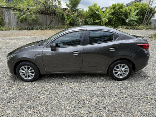 Mazda 2 Touring automatico