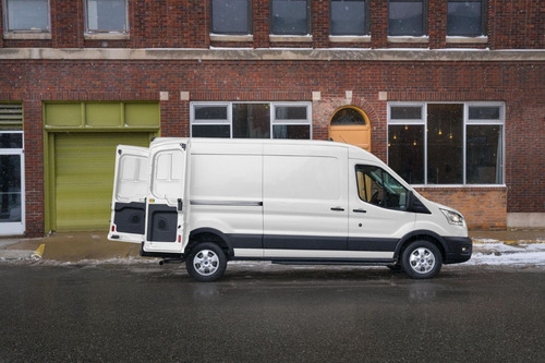 Ford Transit 2.2 Furgon Mediano 350m