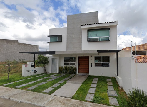 Casa Con Jardín, En Juriquilla, Querétaro. Remate.