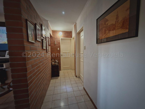 Jip 25-14401. Rent-a-house Vende Quinta De 890 Mts2, Rodeada De Bellos Jardines, Piscina, Parrillera Y Muchas Bondades Mas Que La Hacen Un Lugar Especial. En El Limón, Maracay
