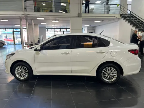 Kia Rio VIBRANT AT 4X2 1.4