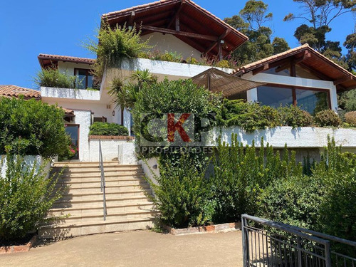 Gran Casa Con Parque Privado En Santo Domingo