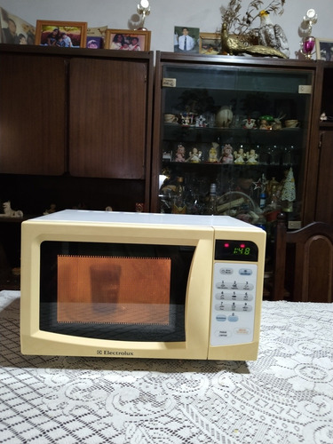 Mícroondas Electrolux.