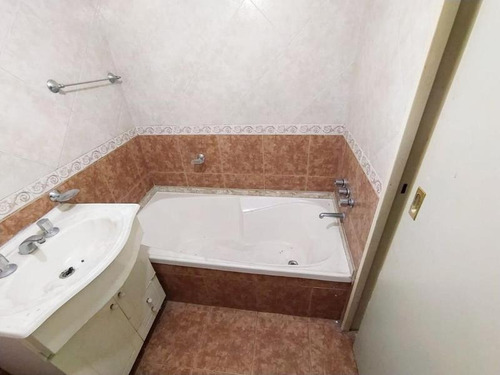 Imagen 20 de 23 de Triplex 3amb Patio Garaje