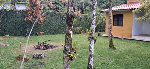 Casa Com 2 Quartos, 2 Banheiros, 2 Vagas Na Garagem