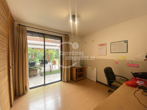 Casa En Venta De 7 Dorm. En Vitacura Santa María.san Benito.