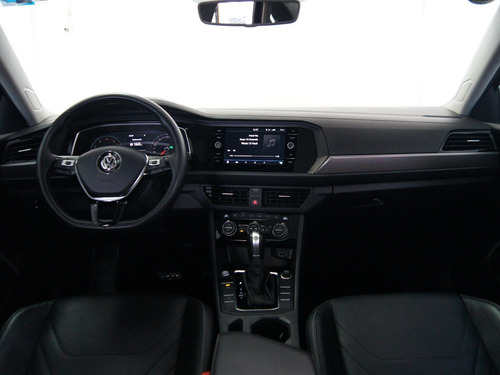 Imagen 10 de 15 de Volkswagen Jetta Highline 2019 Negro