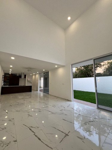 Casa En Venta Merida, Komchen En Privada, Entrega Inmediata.