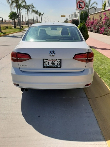Imagen 5 de 15 de Volkswagen Jetta 2017 2.5 Trendline Mt