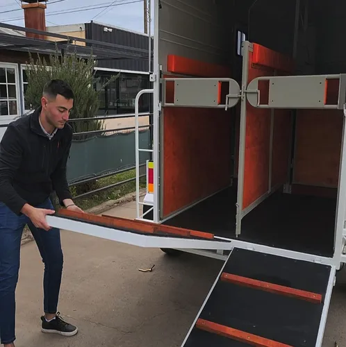 Acoplado Trailer Cerrado Full 2 Caballos Batan Piso Goma