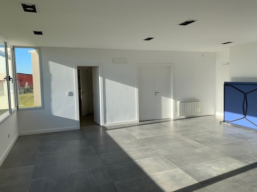Imagen 21 de 27 de Moderna Casa En Venta En Barrio San Lucas-san Vicente